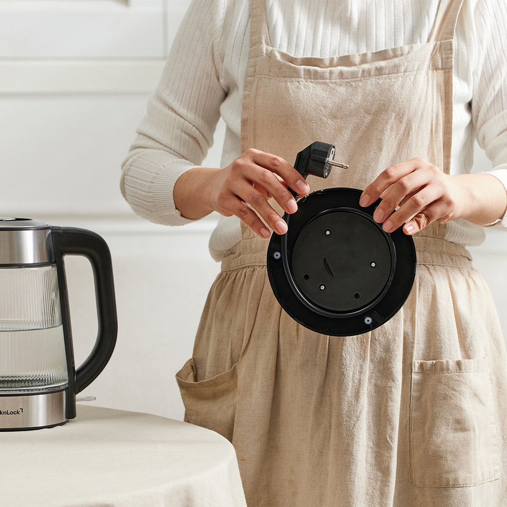 Ấm đun siêu tốc bằng thủy tinh LocknLock Glass Electric Kettle 1.8L có đèn led và lưới lọc EJK256BLK Ấm đun siêu tốc bằng thủy tinh LocknLock Glass Electric Kettle 1.8L có đèn led và lưới lọc EJK256BLK