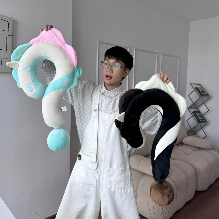 Gối Kê Cổ Tựa Đầu "?" Ngọ Phiên Bản Premium Chất Vải Nhung Mềm Mại Dùng Thư Giãn, Decor, Quà Tặng, Du Lịch Gối Kê Cổ Tựa Đầu "?" Ngọ Phiên Bản Premium Chất Vải Nhung Mềm Mại Dùng Thư Giãn, Decor, Quà Tặng, Du Lịch